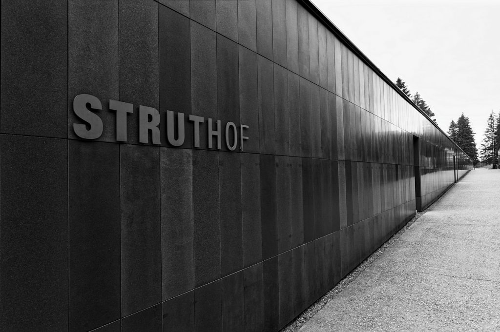 mur avec inscription Struthof