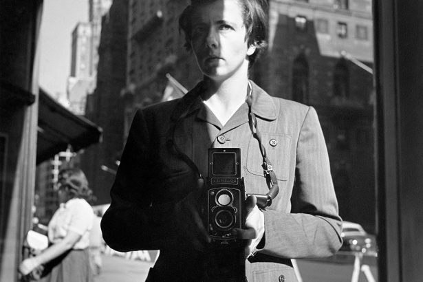 Vivian Maier autoportrait dans un miroir